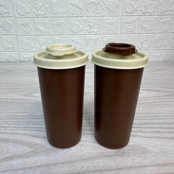 Vtg Tupperware Salt & Pepper Shaker Set 1329-12 w/ Flip Top Lid Brown & Almond - Picture 1 of 7